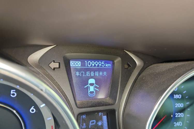 Used Hyundai Elantra (5th Generation / Langdong) 2013 1.6L Automatic Luxury Model Odometer Close Up