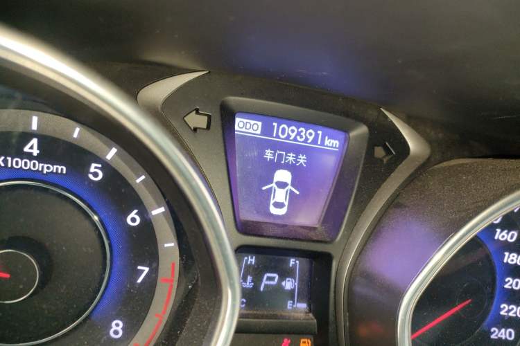 Used Hyundai Elantra (5th Generation / Langdong) 2013 1.6L Automatic Luxury Model Odometer Close Up