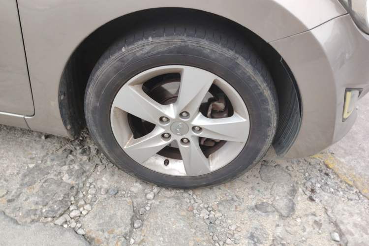 Used Hyundai Elantra (5th Generation / Langdong) 2013 1.6L Automatic Leading Model Right Front Wheel Hub