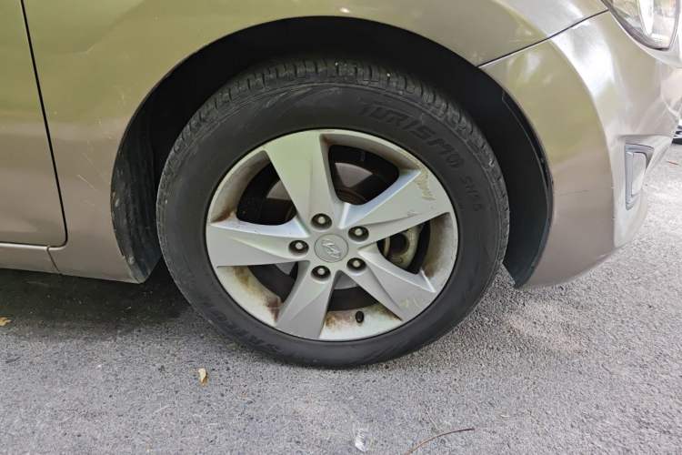 Used Hyundai Elantra (5th Generation / Langdong) 2013 1.6L Automatic Luxury Model Right Front Wheel Hub
