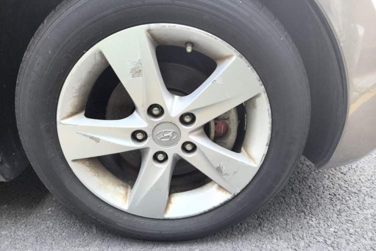 Used Hyundai Elantra (5th Generation / Langdong) 2013 1.6L Automatic Luxury Model Right Front Wheel Hub