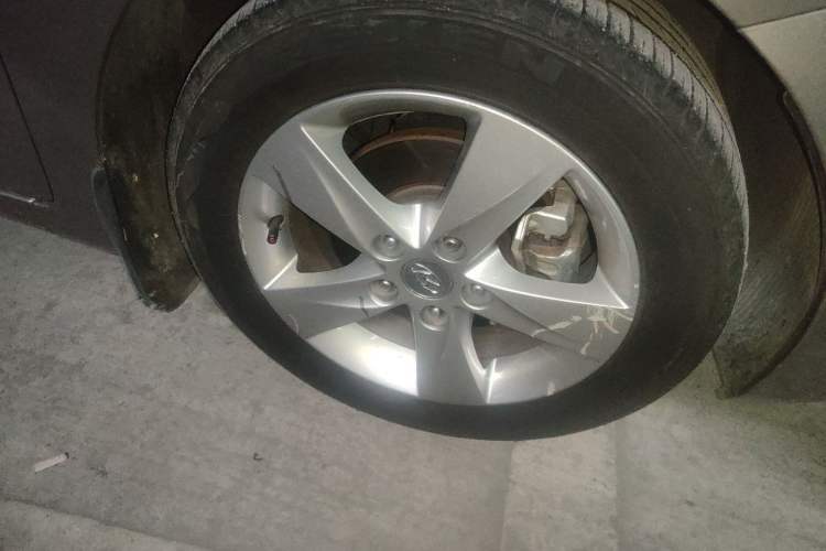 Used Hyundai Elantra (5th Generation / Langdong) 2013 1.6L Automatic Leading Model Right Front Wheel Hub