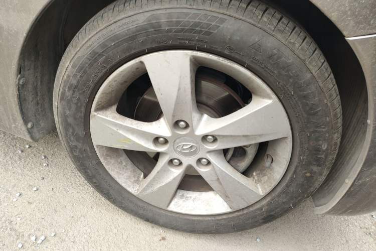 Used Hyundai Elantra (5th Generation / Langdong) 2013 1.6L Automatic Luxury Model Right Front Wheel Hub