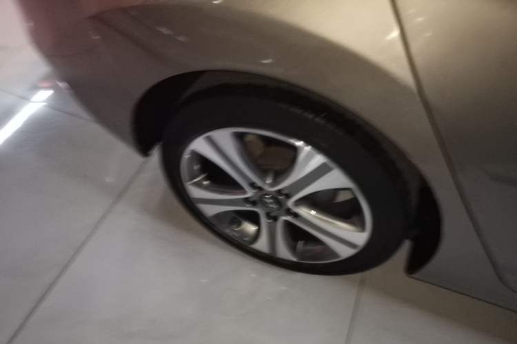 Used Hyundai Elantra (5th Generation / Langdong) 2013 1.6L Automatic Luxury Model Right Rear Wheel Hub