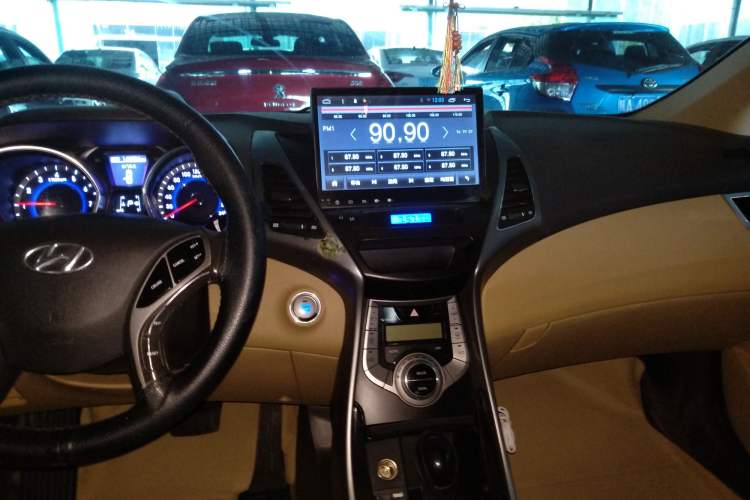 Used Hyundai Elantra (5th Generation / Langdong) 2013 1.6L Automatic Luxury Model Audio And AC Panel