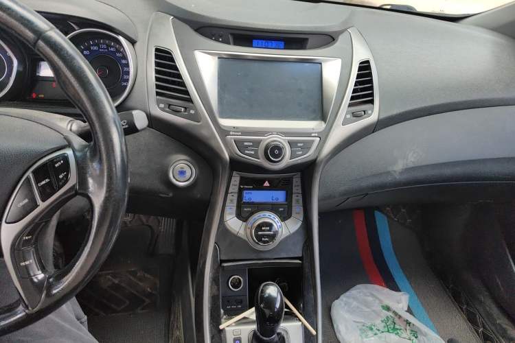 Used Hyundai Elantra (5th Generation / Langdong) 2013 1.6L Automatic Leading Model Audio And AC Panel