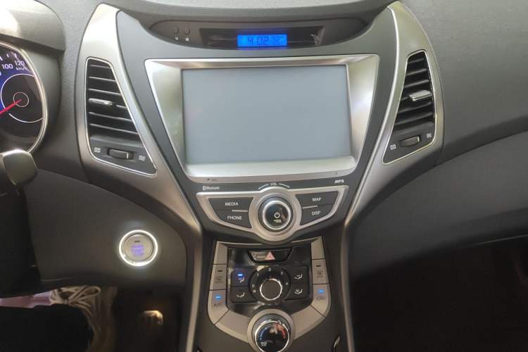 Used Hyundai Elantra (5th Generation / Langdong) 2013 1.6L Automatic Leading Model Audio And AC Panel