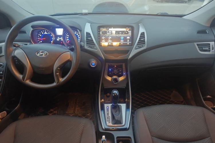 Used Hyundai Elantra (5th Generation / Langdong) 2013 1.6L Automatic Leading Model Center Console