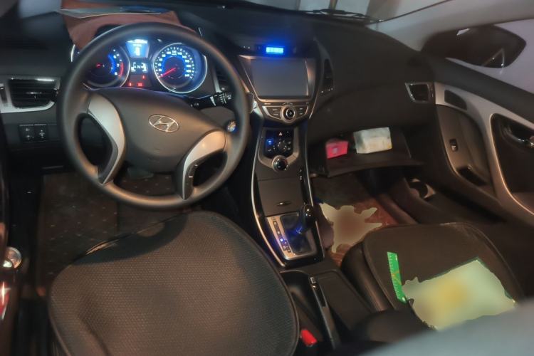 Used Hyundai Elantra (5th Generation / Langdong) 2013 1.6L Automatic Leading Model Center Console