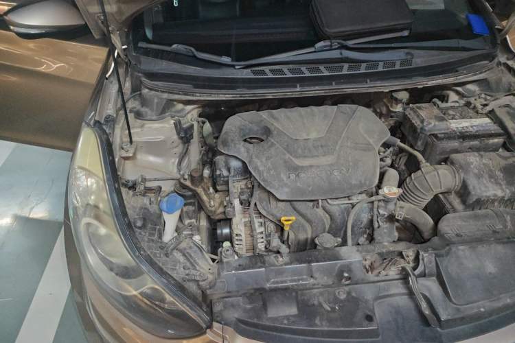 Used Hyundai Elantra (5th Generation / Langdong) 2013 1.6L Automatic Luxury Model Engine Bay Right