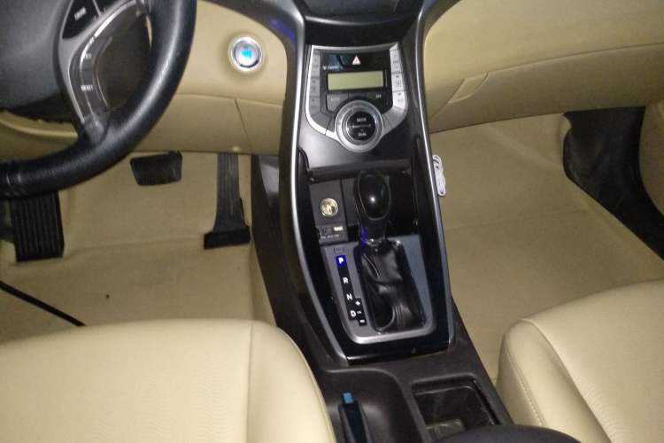 Used Hyundai Elantra (5th Generation / Langdong) 2013 1.6L Automatic Luxury Model Gear Lever