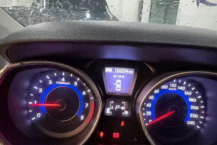 Used Hyundai Elantra (5th Generation / Langdong) 2013 1.6L Automatic Luxury Model Odometer Close Up