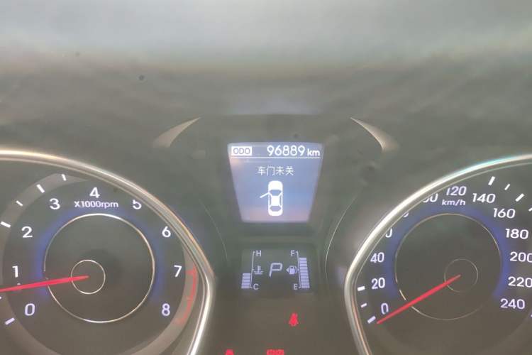 Used Hyundai Elantra (5th Generation / Langdong) 2013 1.6L Automatic Leading Model Odometer Close Up