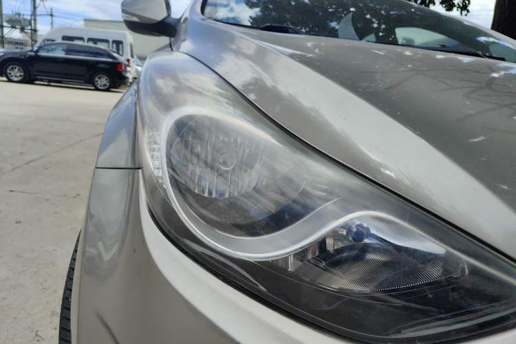 Used Hyundai Elantra (5th Generation / Langdong) 2013 1.6L Automatic Leading Model Right Front Headlight
