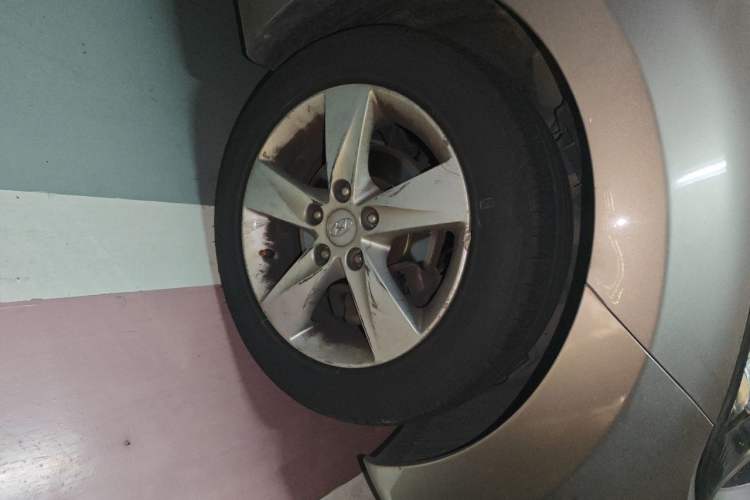 Used Hyundai Elantra (5th Generation / Langdong) 2013 1.6L Automatic Luxury Model Right Front Wheel Hub