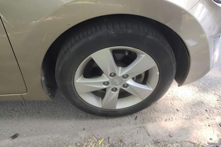 Used Hyundai Elantra (5th Generation / Langdong) 2013 1.6L Automatic Leading Model Right Front Wheel Hub