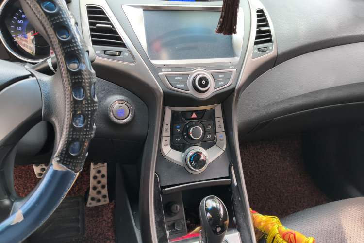 Used Hyundai Elantra (5th Generation / Langdong) 2013 1.6L Automatic Leading Model Audio And AC Panel