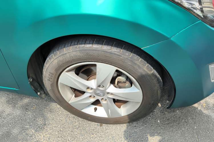 Used Hyundai Elantra (5th Generation / Langdong) 2013 1.6L Automatic Leading Model Right Front Wheel Hub