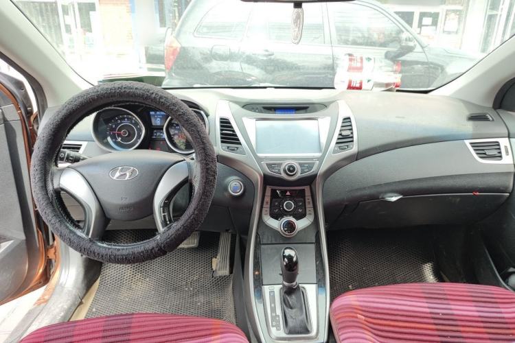 Used Hyundai Elantra (5th Generation / Langdong) 2013 1.6L Automatic Leading Model Center Console
