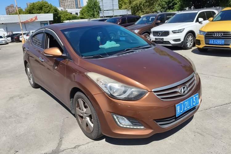 Used Hyundai Elantra (5th Generation / Langdong) 2013 1.6L Automatic Luxury Model Front Right 45 Deg
