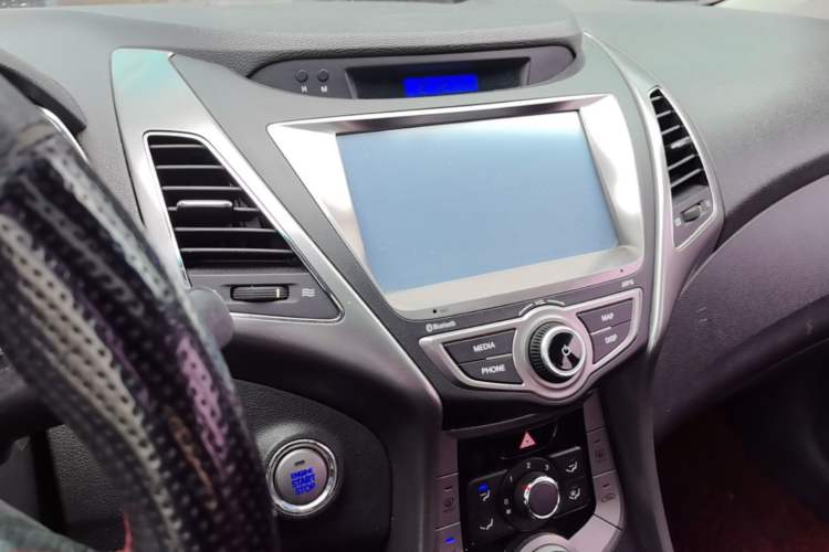 Used Hyundai Elantra (5th Generation / Langdong) 2013 1.6L Automatic Leading Model Audio And AC Panel