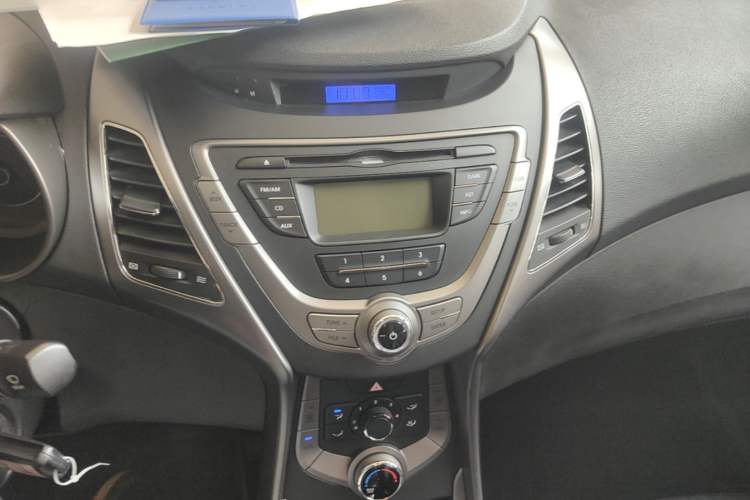 Used Hyundai Elantra (5th Generation / Langdong) 2013 1.6L Automatic Leading Model Audio And AC Panel