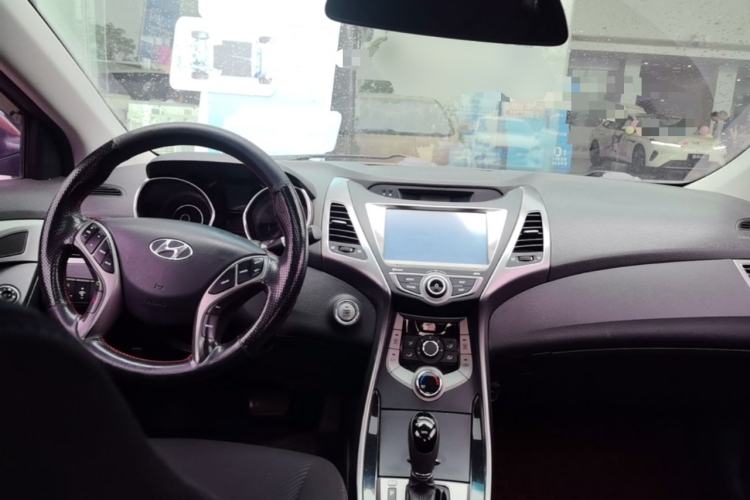 Used Hyundai Elantra (5th Generation / Langdong) 2013 1.6L Automatic Leading Model Center Console