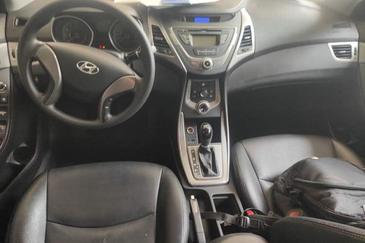 Used Hyundai Elantra (5th Generation / Langdong) 2013 1.6L Automatic Leading Model Center Console