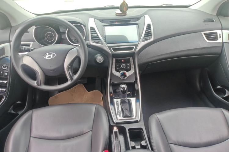 Used Hyundai Elantra (5th Generation / Langdong) 2013 1.6L Automatic Leading Model Center Console