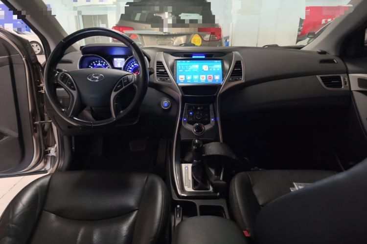 Used Hyundai Elantra (5th Generation / Langdong) 2013 1.6L Automatic Leading Model Center Console