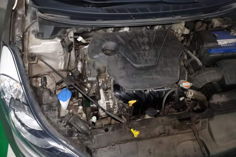 Used Hyundai Elantra (5th Generation / Langdong) 2013 1.6L Automatic Luxury Model Engine Bay Right