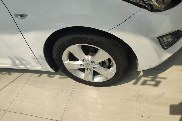 Used Hyundai Elantra (5th Generation / Langdong) 2013 1.6L Automatic Leading Model Right Front Wheel Hub