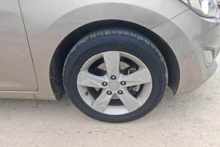 Used Hyundai Elantra (5th Generation / Langdong) 2013 1.6L Automatic Leading Model Right Front Wheel Hub