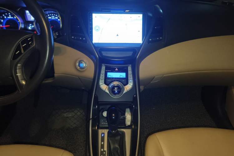 Used Hyundai Elantra (5th Generation / Langdong) 2013 1.6L Automatic Luxury Model Audio And AC Panel
