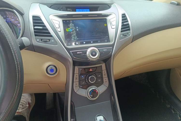 Used Hyundai Elantra (5th Generation / Langdong) 2013 1.6L Automatic Leading Model Audio And AC Panel