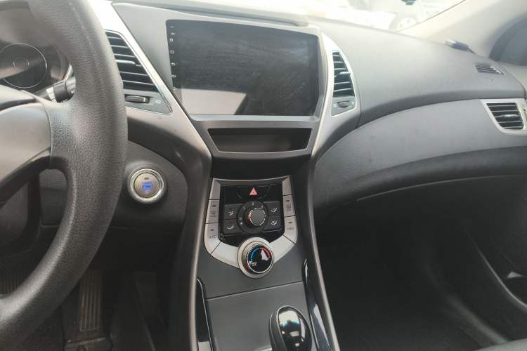 Used Hyundai Elantra (5th Generation / Langdong) 2013 1.6L Automatic Leading Model Audio And AC Panel
