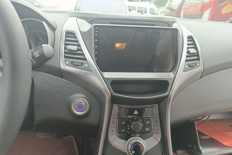 Used Hyundai Elantra (5th Generation / Langdong) 2013 1.6L Automatic Leading Model Audio And AC Panel