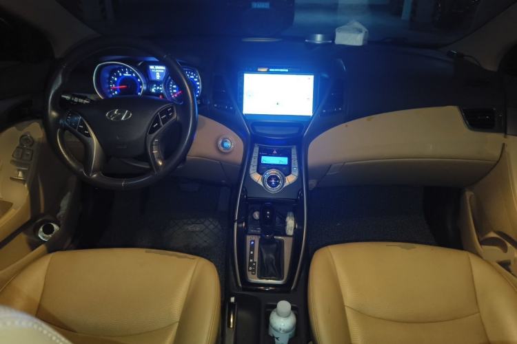 Used Hyundai Elantra (5th Generation / Langdong) 2013 1.6L Automatic Luxury Model Center Console