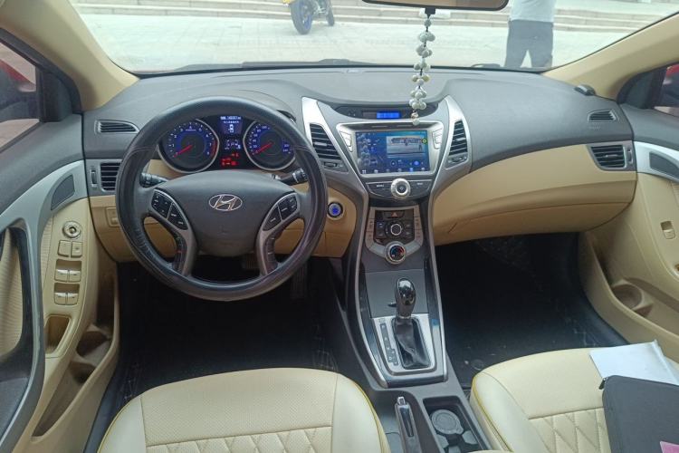 Used Hyundai Elantra (5th Generation / Langdong) 2013 1.6L Automatic Leading Model Center Console