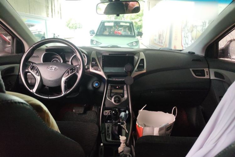 Used Hyundai Elantra (5th Generation / Langdong) 2013 1.6L Automatic Luxury Model Center Console