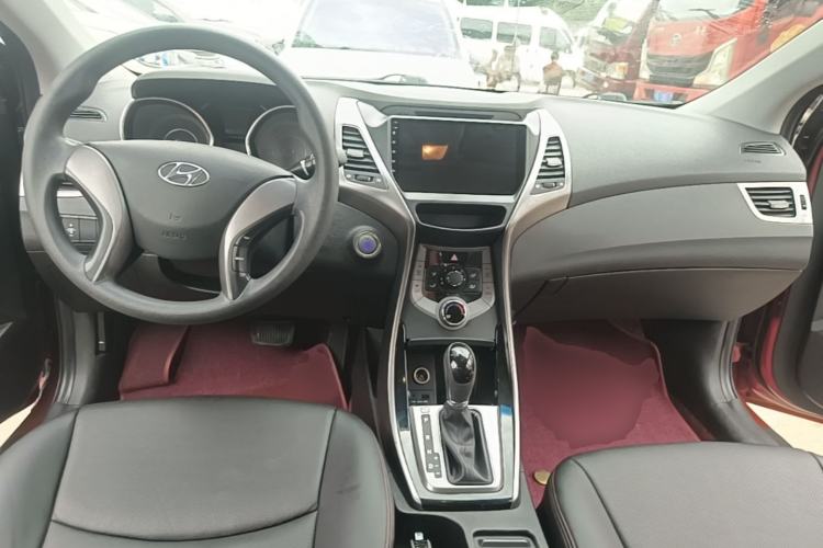 Used Hyundai Elantra (5th Generation / Langdong) 2013 1.6L Automatic Leading Model Center Console