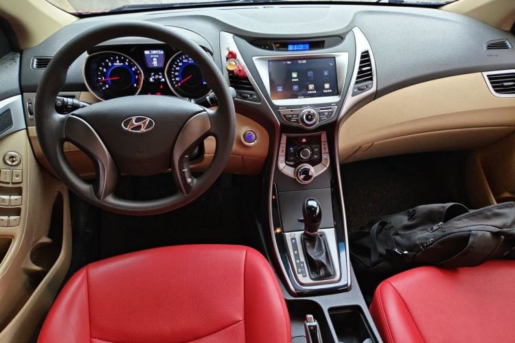 Used Hyundai Elantra (5th Generation / Langdong) 2013 1.6L Automatic Leading Model Center Console