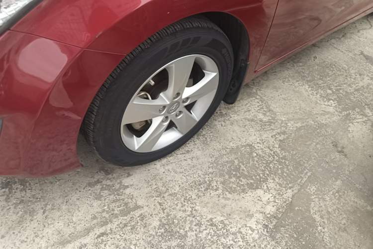 Used Hyundai Elantra (5th Generation / Langdong) 2013 1.6L Automatic Leading Model Left Front Wheel Hub