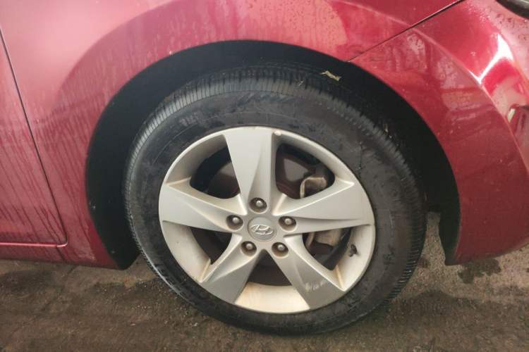 Used Hyundai Elantra (5th Generation / Langdong) 2013 1.6L Automatic Luxury Model Right Front Wheel Hub