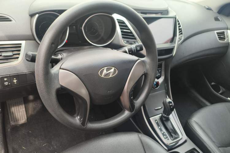 Used Hyundai Elantra (5th Generation / Langdong) 2013 1.6L Automatic Leading Model Steering Wheel