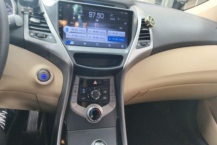 Used Hyundai Elantra (5th Generation / Langdong) 2013 1.6L Automatic Leading Model Audio And AC Panel
