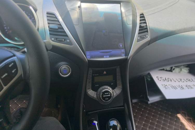 Used Hyundai Elantra (5th Generation / Langdong) 2013 1.6L Automatic Luxury Model Audio And AC Panel