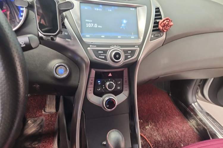 Used Hyundai Elantra (5th Generation / Langdong) 2013 1.6L Automatic Leading Model Audio And AC Panel