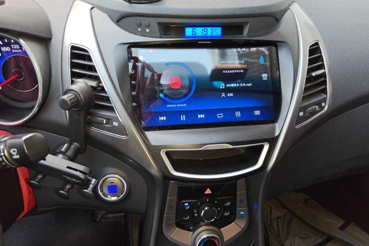 Used Hyundai Elantra (5th Generation / Langdong) 2013 1.6L Automatic Leading Model Audio And AC Panel