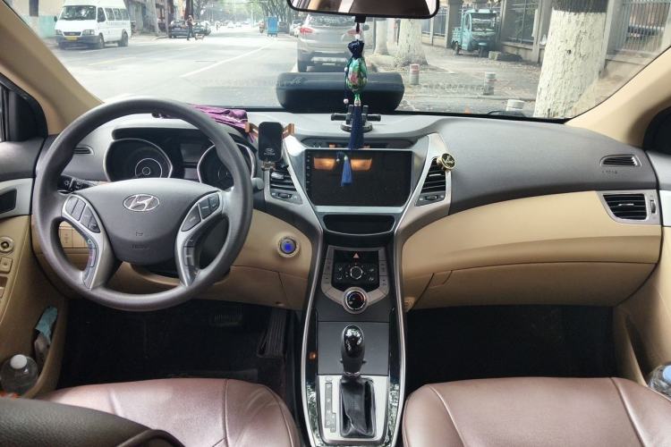 Used Hyundai Elantra (5th Generation / Langdong) 2013 1.6L Automatic Leading Model Center Console